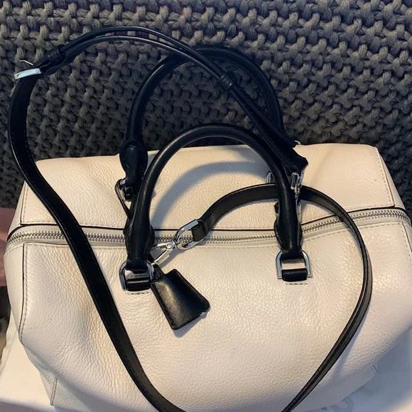 Michael Kors Hand Bag - Picture 4 of 14